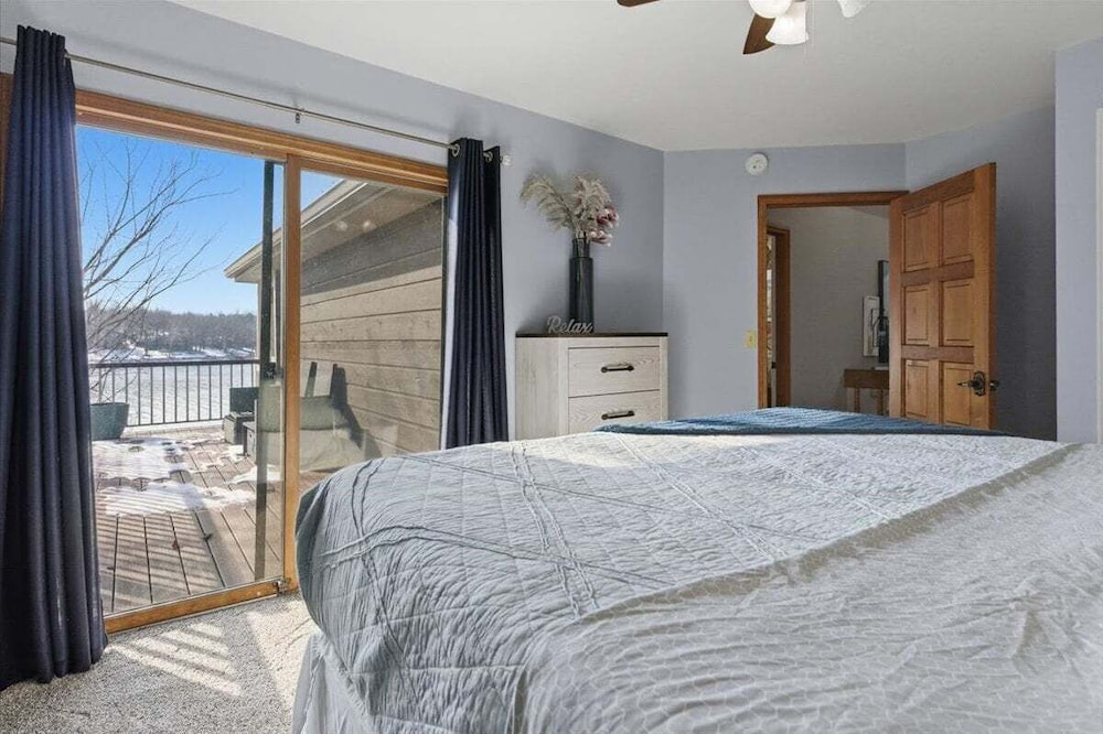 Lakefront Home w/ Private Dock, Slip, Kayaks & Paddleboards at the 7mm