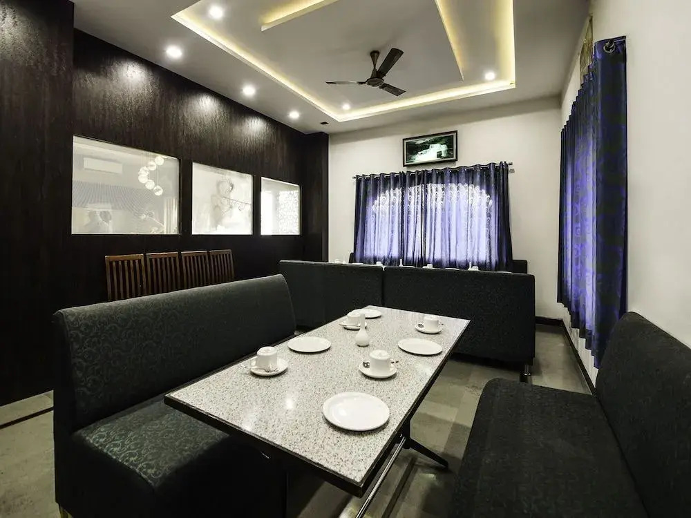 Hotel White Tulip by OYO Rooms