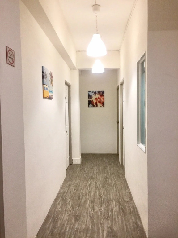 24 Poshtel Salaya