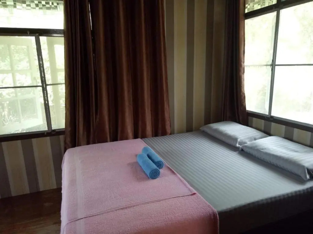 TA YAI HOMESTAY