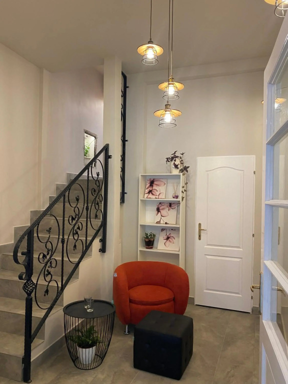Theater Guesthouse with Parking