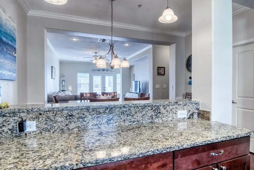 Shoreline Dreams - 3 Br Condo
