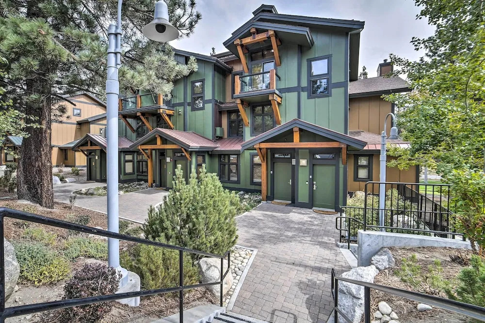 Modern Mammoth Lakes Condo: Ski, Hike, & More!