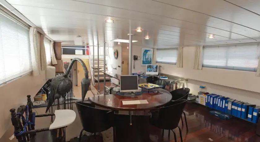 Houseboat NEMO
