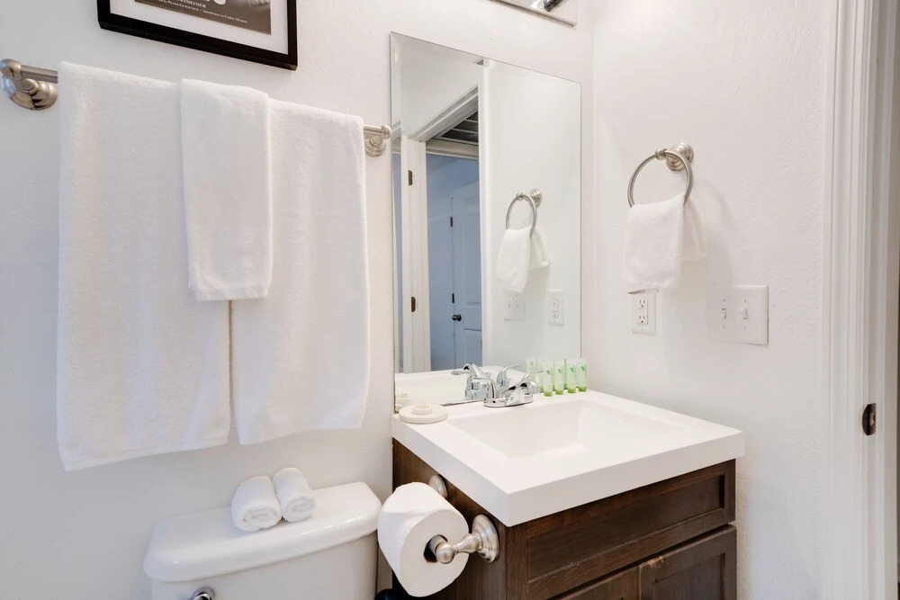 Contemporary Condo Minutes To Downtown Gulch