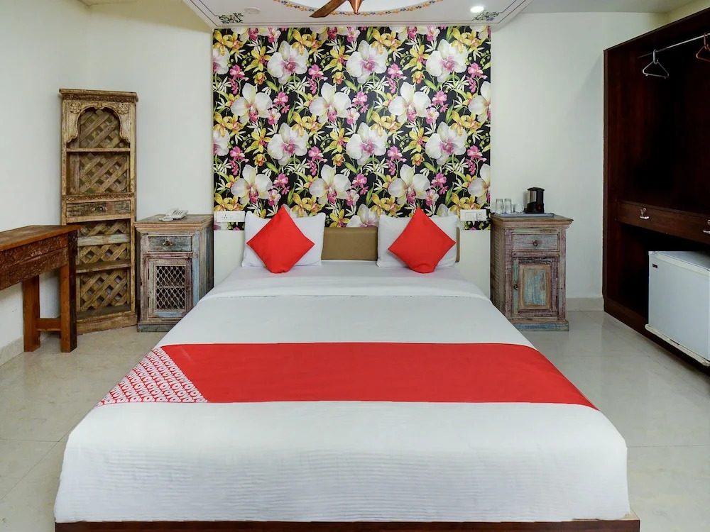OYO 19710 The Umed Hotel