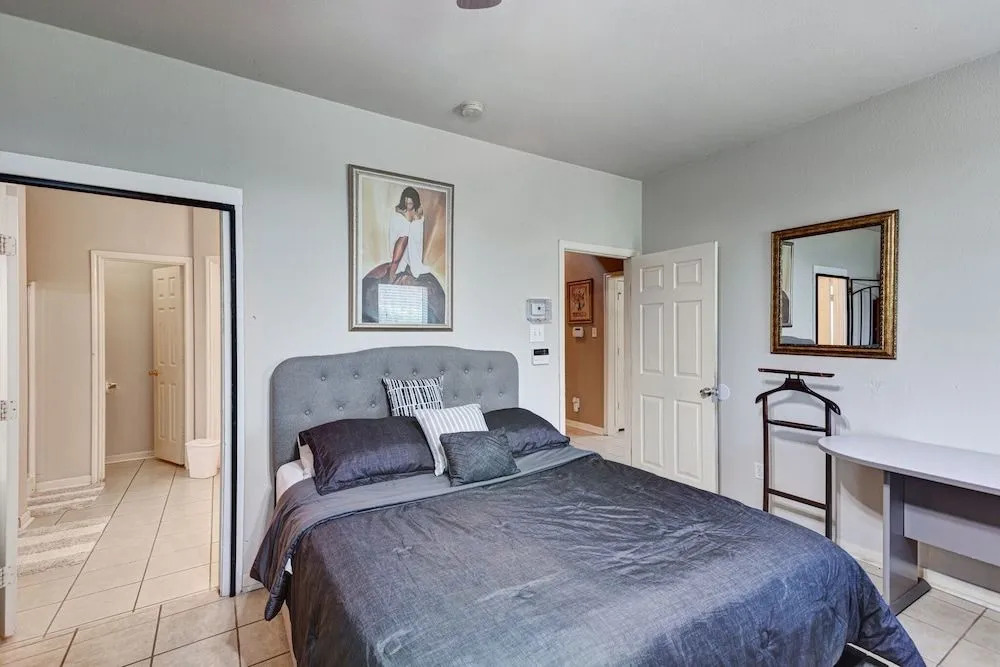 Beautiful 4 Bedroom Home by Redawning