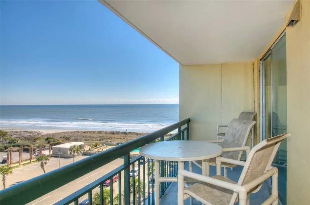 So Hampton 601 by RedAwning