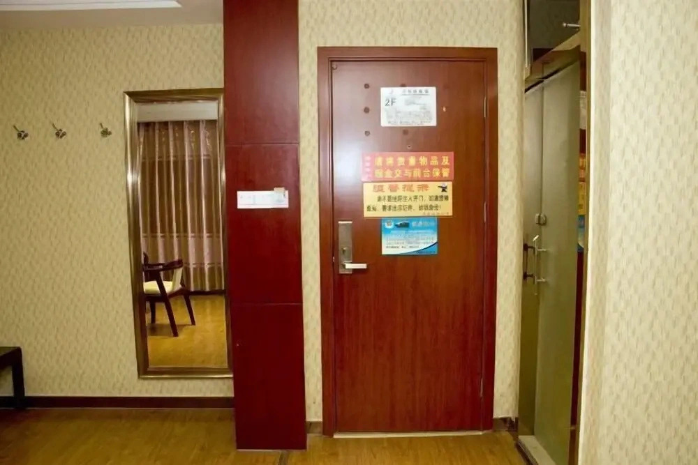 Huatang Shishang Hotel