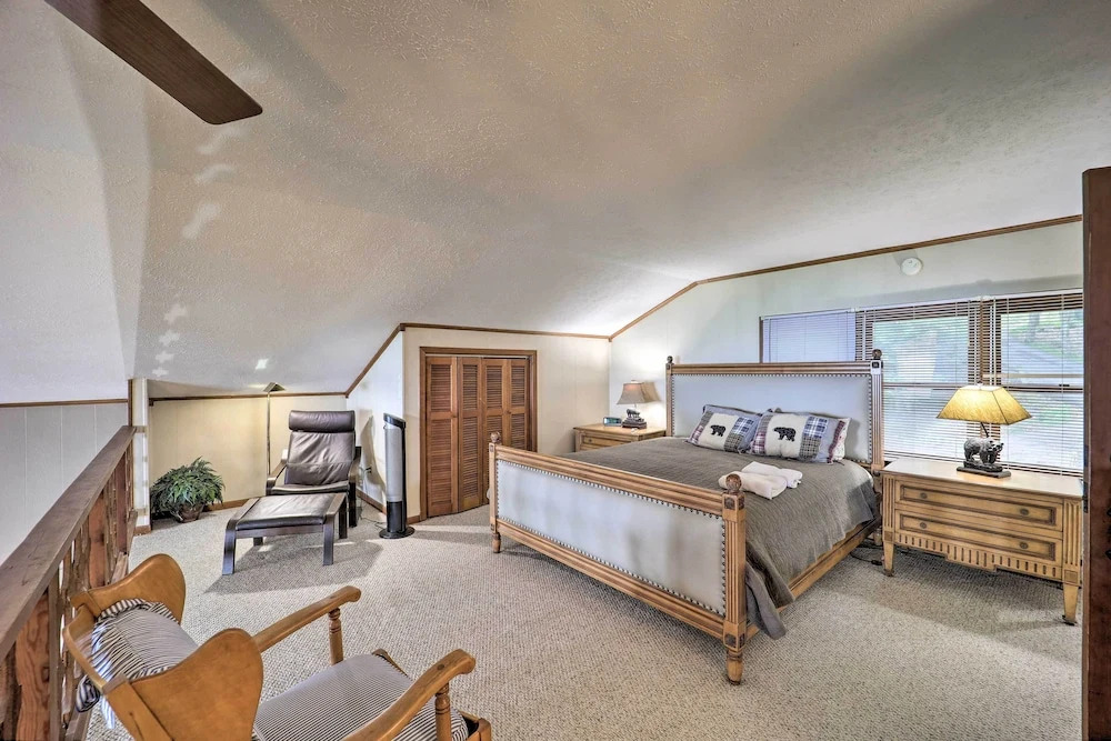 Hot Tub & Scenic Views: Beech Mountain Retreat