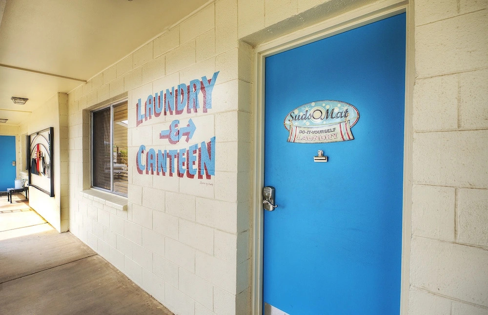 Roadrunner Lodge Motel