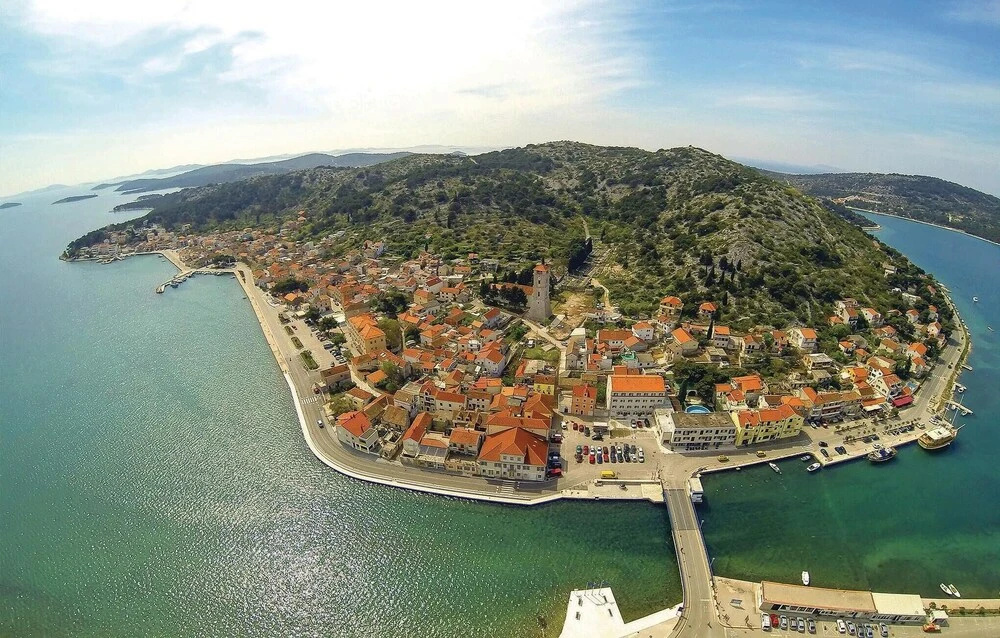 Luxurious Home In Betina