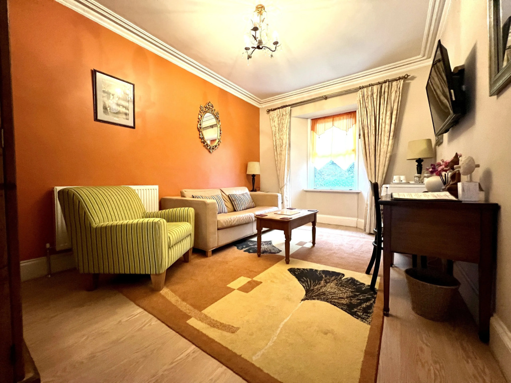 Ascot House Hotel