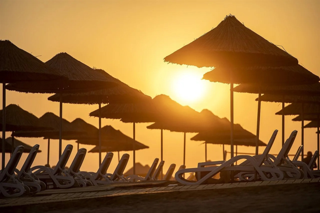Quattro Beach Spa & Resort Hotel