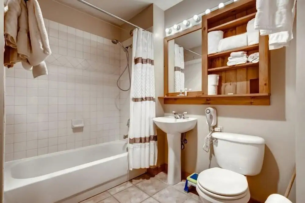 River Run Village 2 Bedroom Condo - 100 Yards To Slopes, Pool, Hot Tub Access