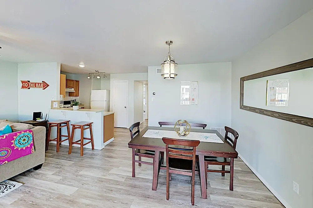 New Listing! Updated : Pool, 1 Block To Beach 2 Bedroom Condo