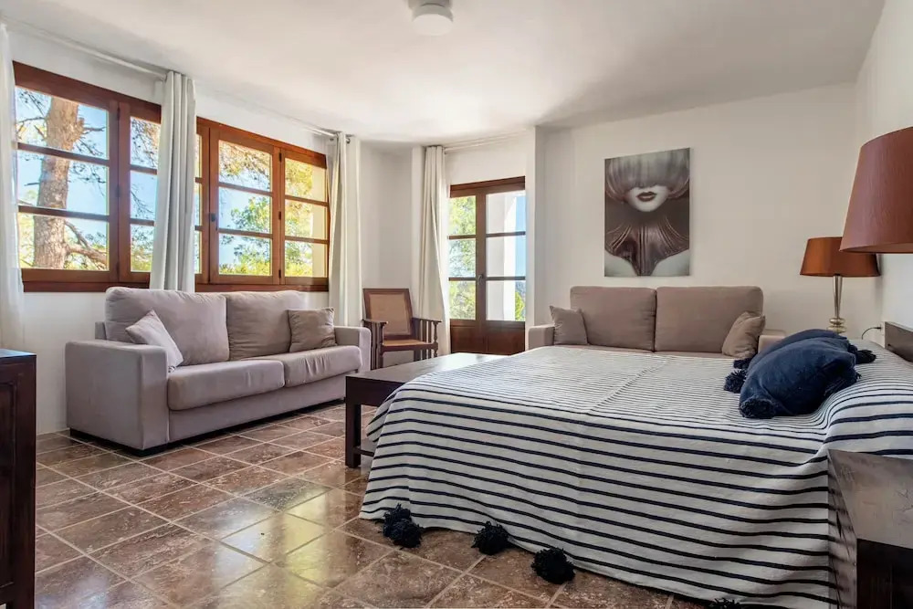 San Josep 6-bed Villa, Sleeps 14, Pool & Sea View