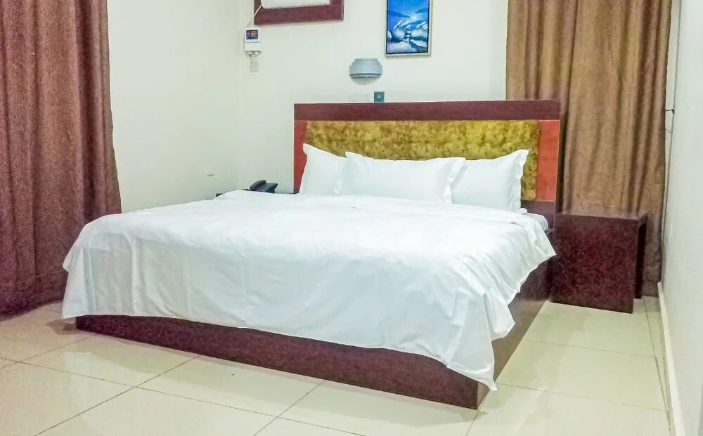 Dyke Suites And Apartments
