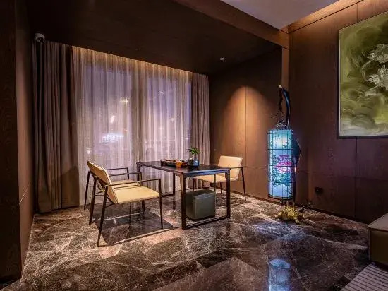 RED MAPLE HOTEL（Qiqihar Railway Station）
