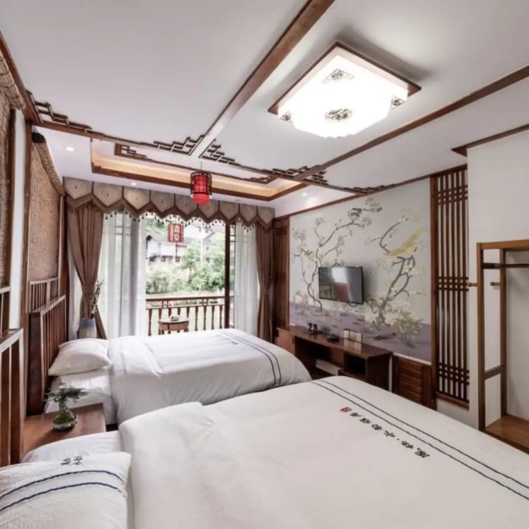 Easy Stay River View Hotel
