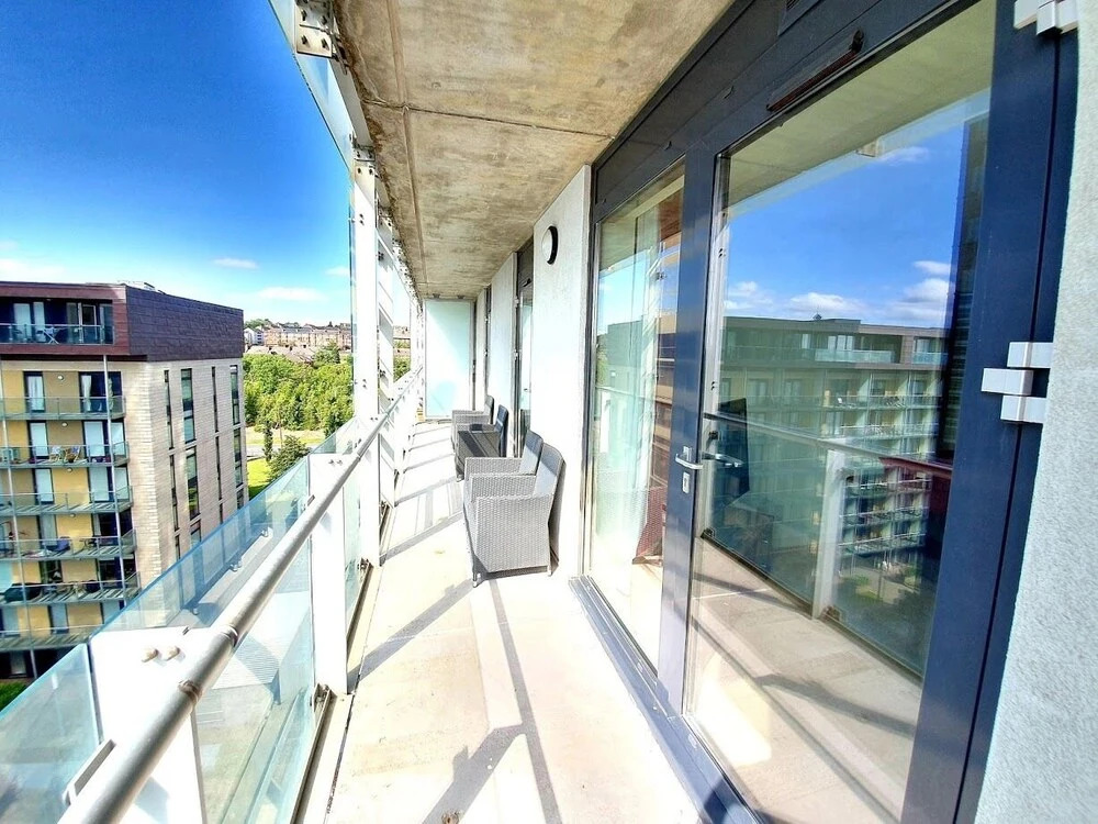 Airy 2 Bed 2 Bathroom With Balcony