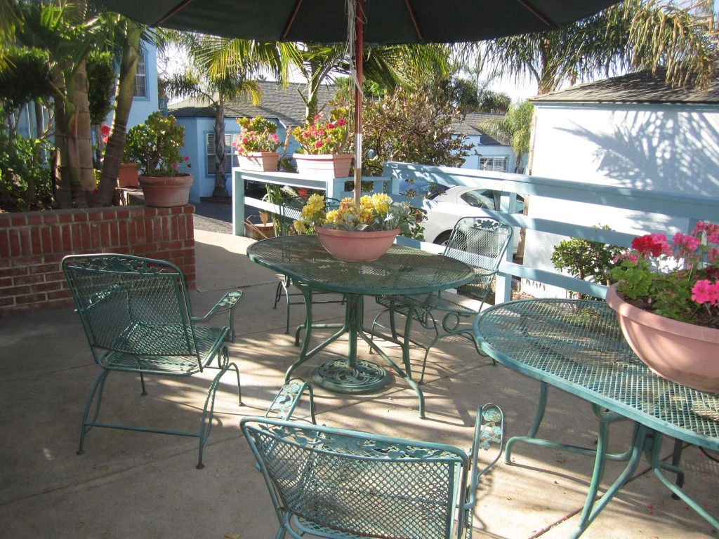 The Palomar Inn