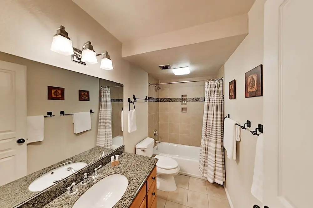 Spacious Modern With Private Saltwater Pool 1 Bedroom Condo