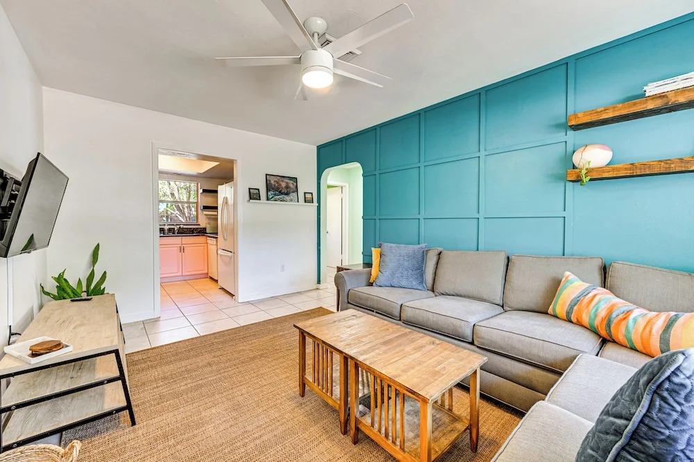 Sarasota Home w/ Patio & Gas Grill: 2 Mi to Beach!