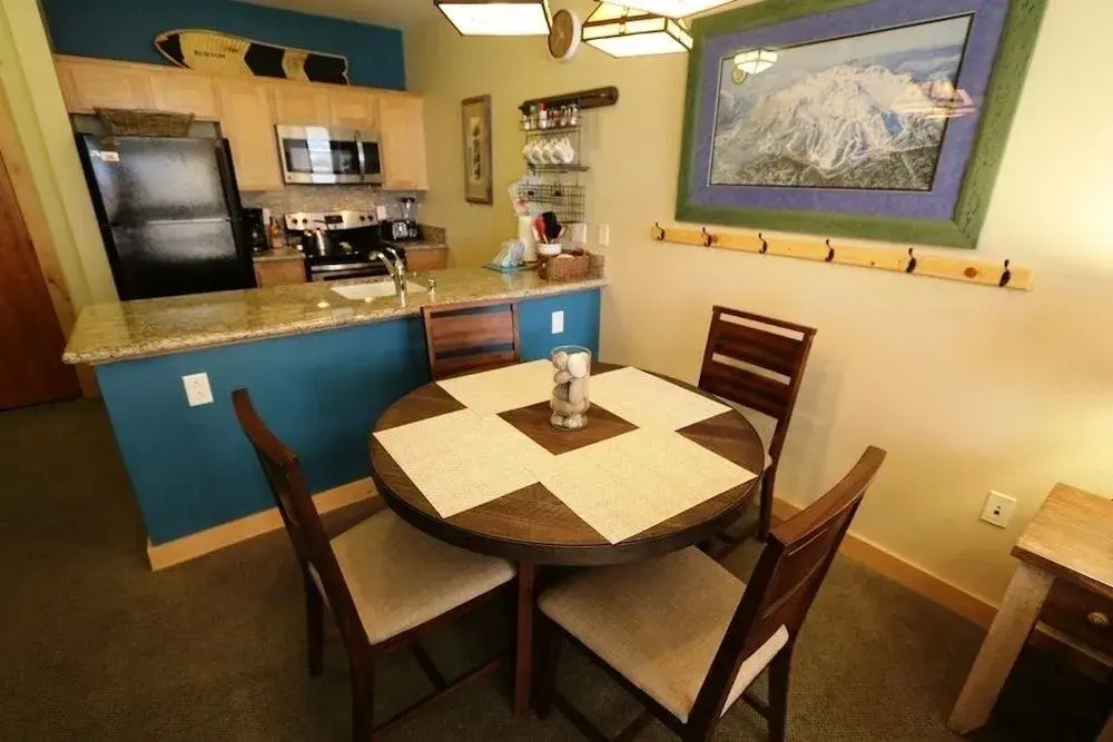 Sunstone 127 Modern Condo At Sunstone Lodge with Great Complex Amenities near Ski-In Ski-Out by RedAwning