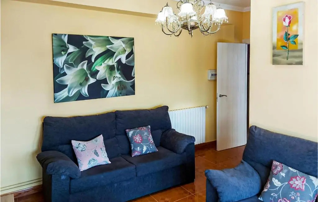 Amazing apartment in Fisterra with 4 Bedrooms and WiFi