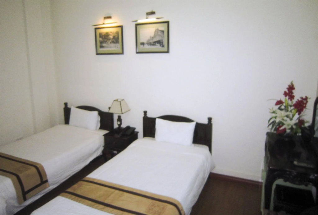 Le Petit Hotel & Travel