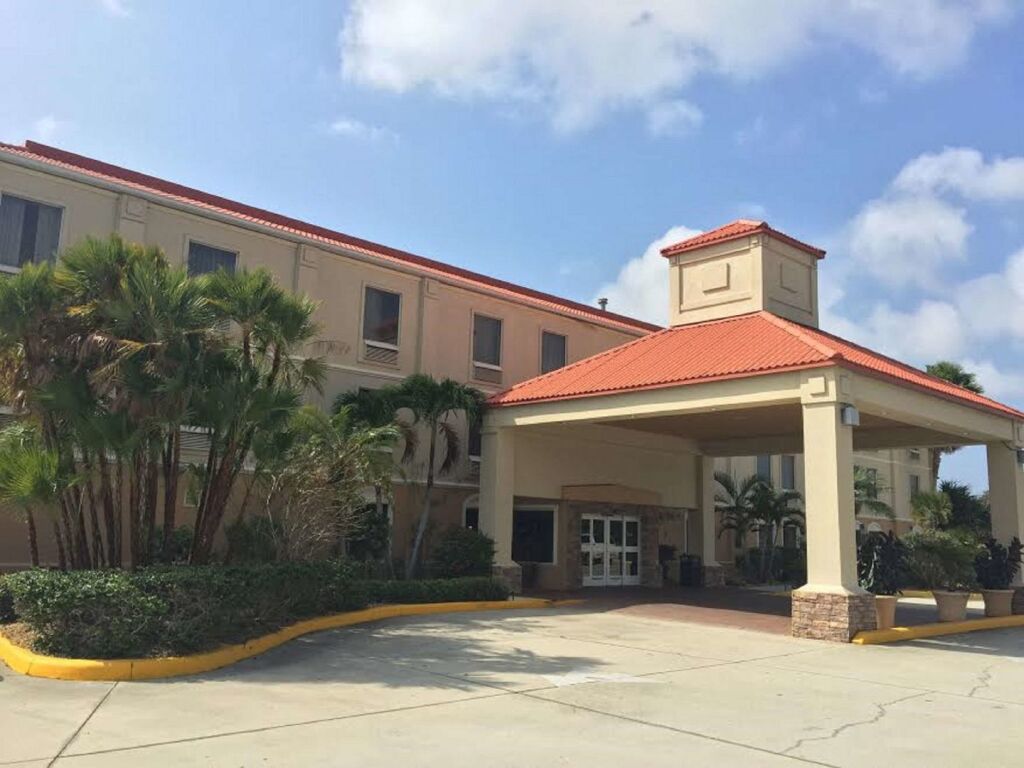 Comfort Inn & Suites Bradenton North I-75