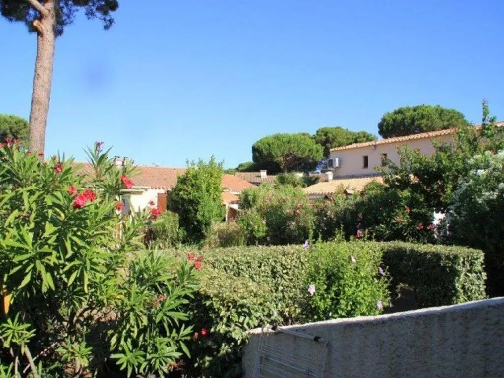 Villa T2 climatisée avec terrasse dans la pinède - FR-1-607-87