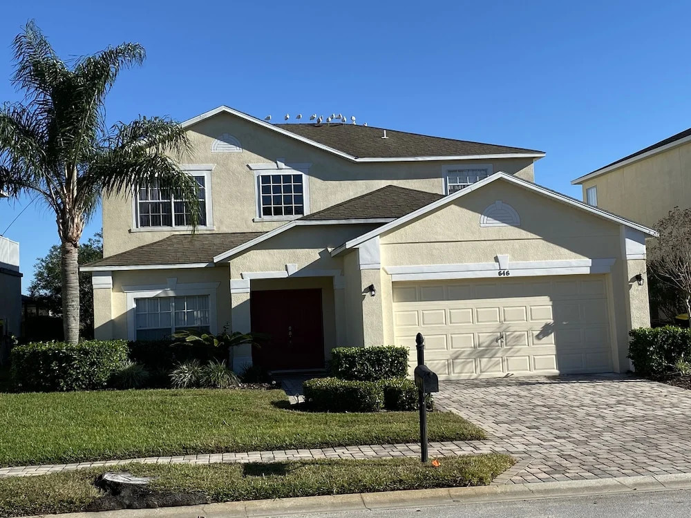 Sunny, Family-Friendly Villa with Large Pool in Gated Community Near Disney