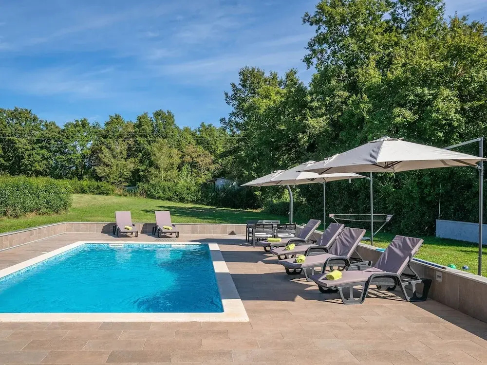 Detached Holiday Home With Swimming Pool, Near the Beach