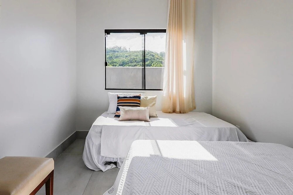 Casa Moderna em Condomínio de Canasvierias