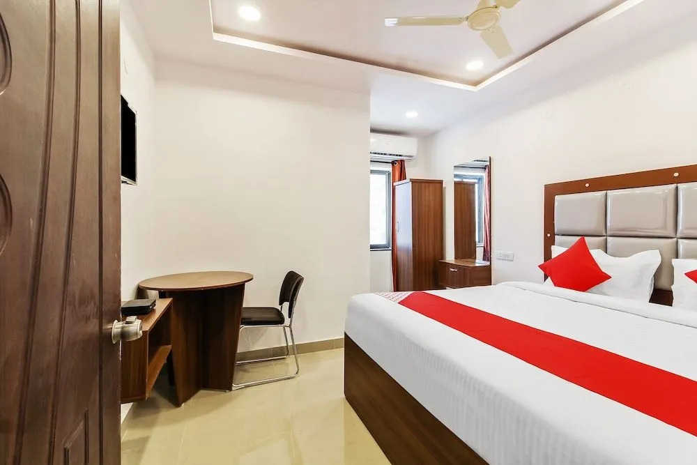 OYO 40807 Hotel  VSR International