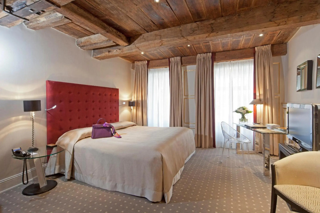 Hotel Le Place dArmes - Relais & Châteaux