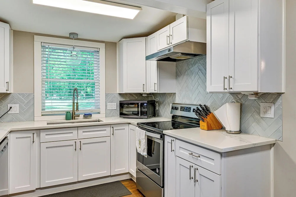 Charlotte Home 2 Mi to Center City: Free Parking