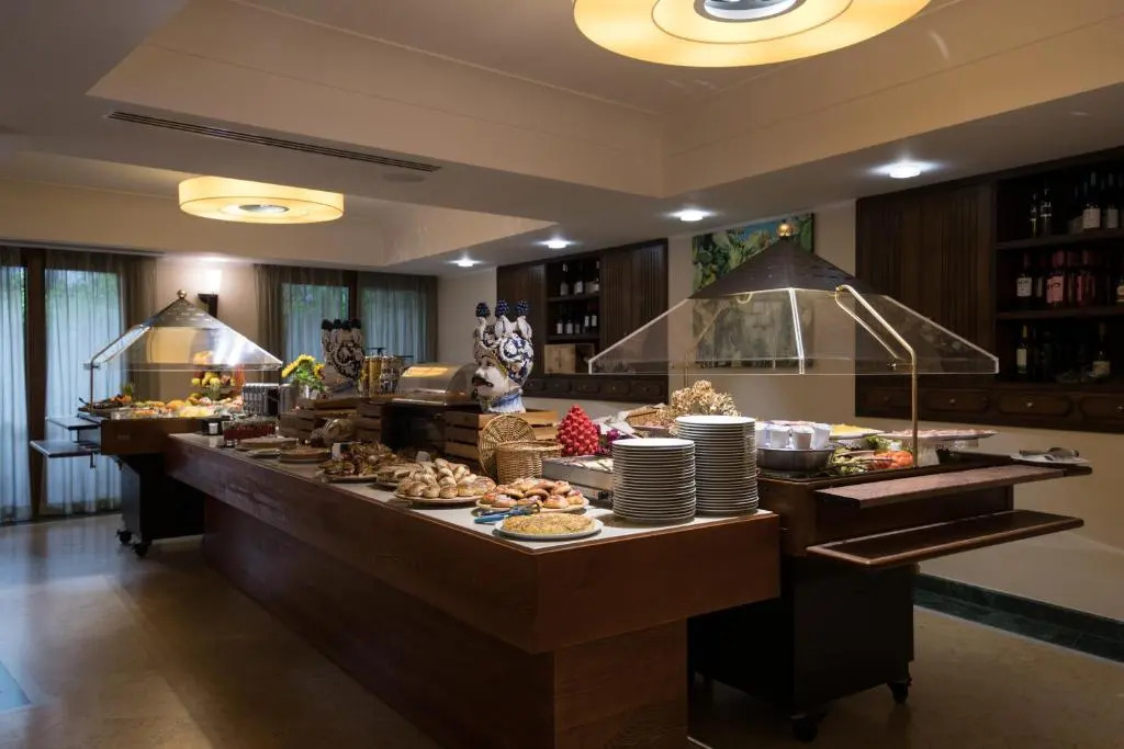 Artemis Hotel