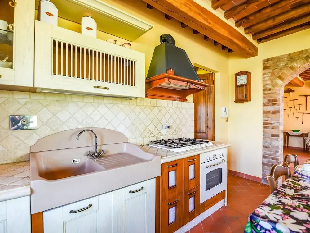 Private Garden and Pool, Near Siena and Crete Senesi