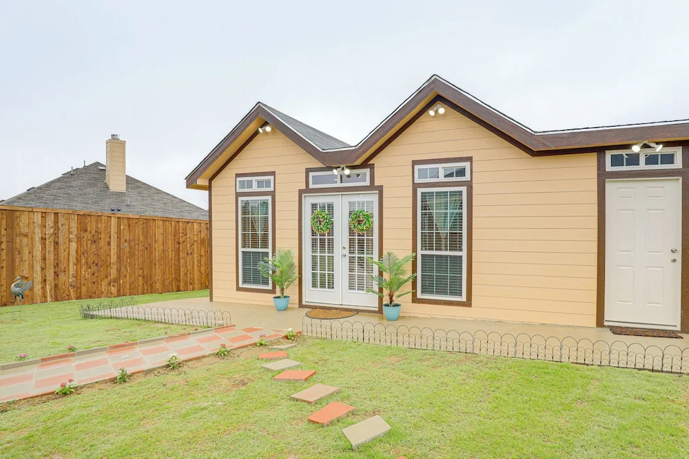 Seagoville Cottage w/ Yard - 15 Mi to Fair Park!
