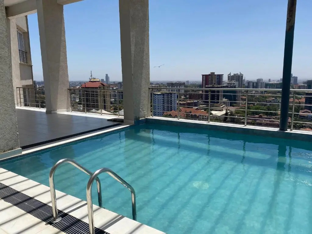 Karim house, 2 bedroom apartment with king beds, balcony view and workspace in Kilimani Nairobi