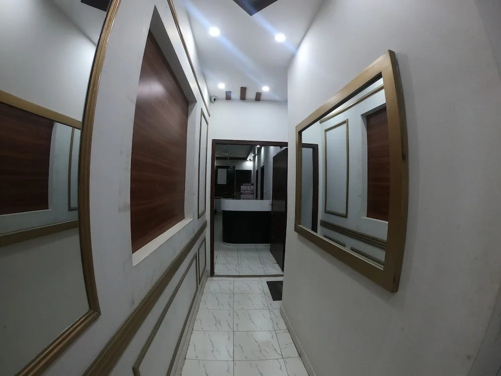 Stayflix Entire Private Room, DHA