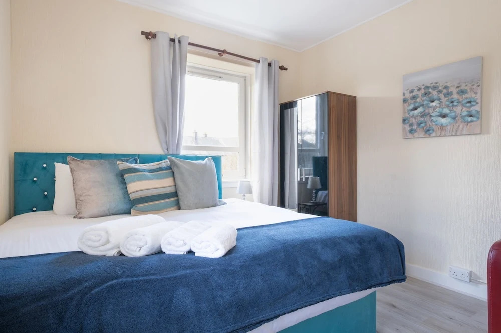 Novelty Suites - Powis Circle