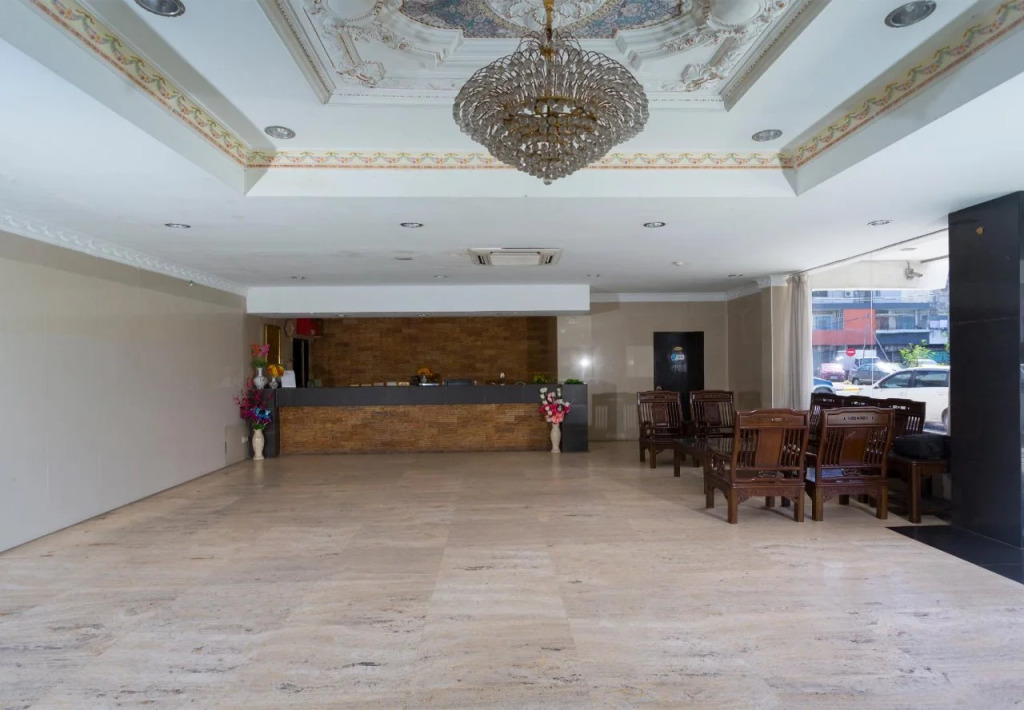 OYO 89619 De Choice Hotel