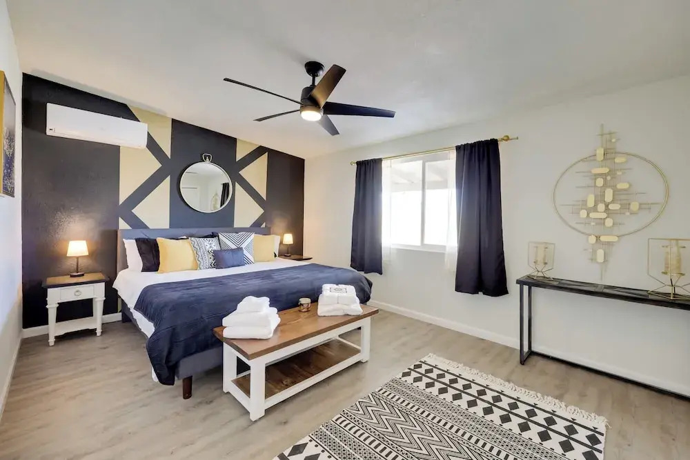 Mtn-view Home w/ Hot Tub: 8 Mi to Joshua Tree!