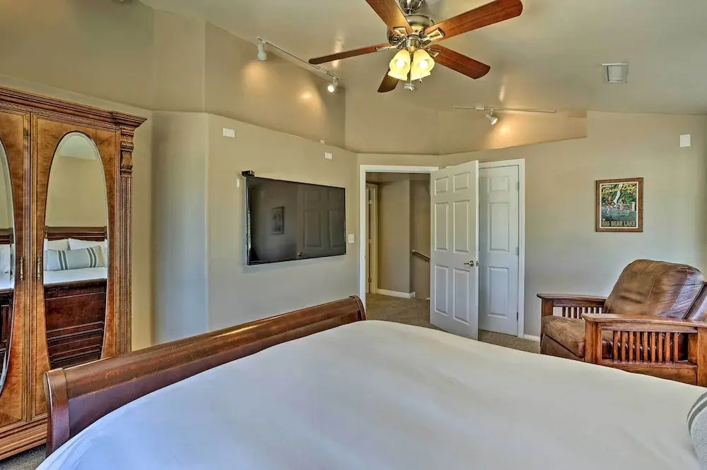 Hot Tub & Mtn Views: Peaceful Big Bear Home!