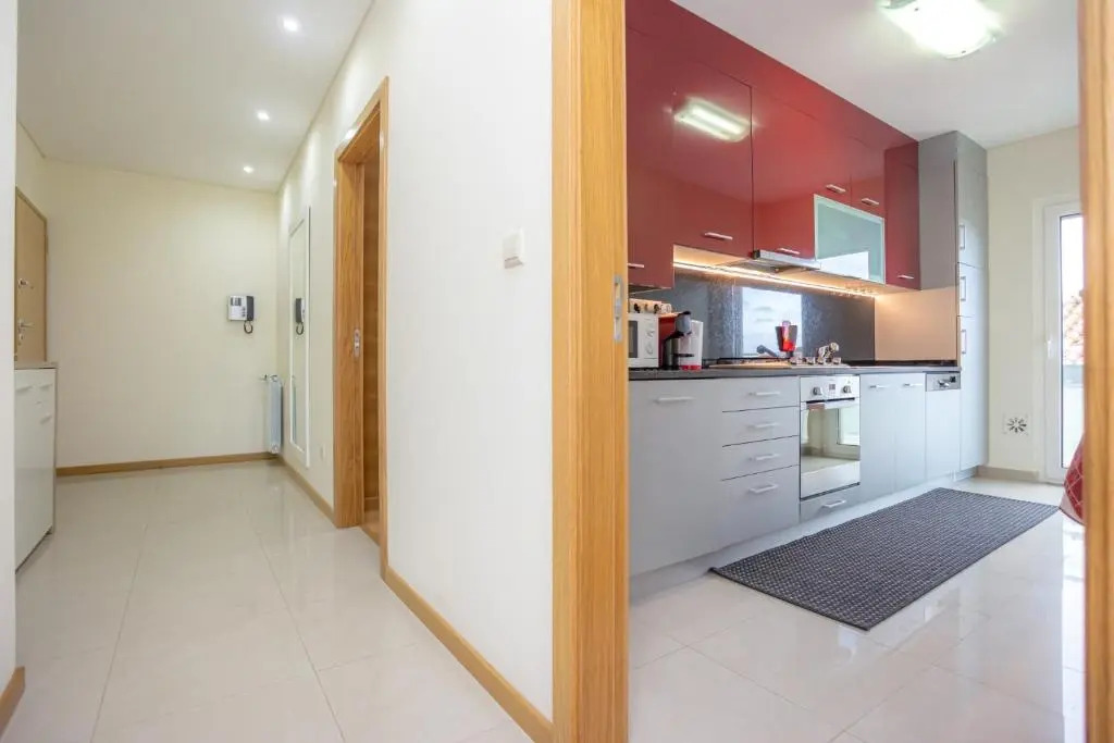 Buarcos Sunset Apartment by Rent4All