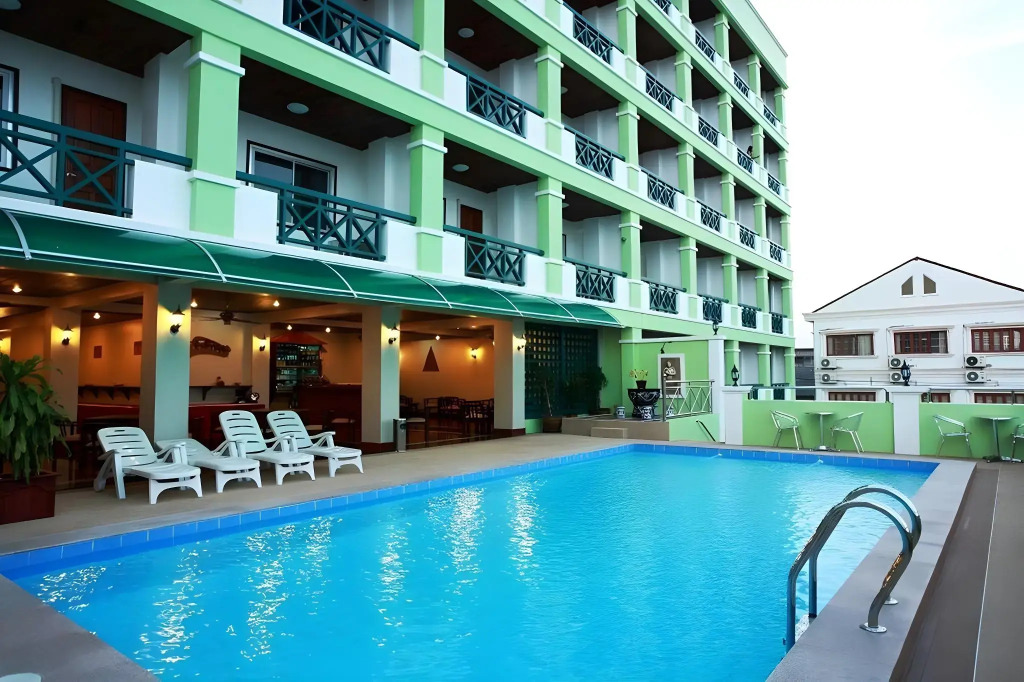 Vansana Riverside Hotel